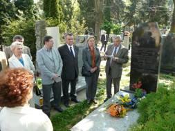 Українці Словаччини вшанували пам'ять Гренджі-Донського на його могилі в Братиславі (ФОТО)