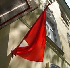 Закарпатська "Свобода" закликає владу Закарпаття не вивішувати в День Перемоги червоні прапори