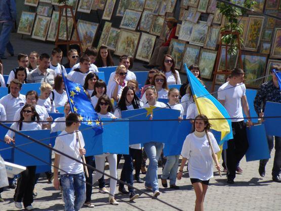 В Ужгороді з пазлів виклали прапор Європи (ФОТО)