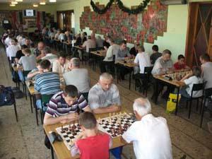 У закарпатському шаховому турнірі "Берегово Опен - 2011" взяло участь 84 спортсмена (ФОТО)