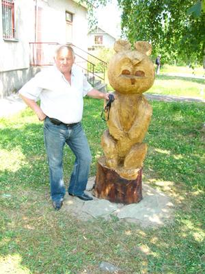 Закарпатський художник подарував дитсадку дерев'яного ведмедика