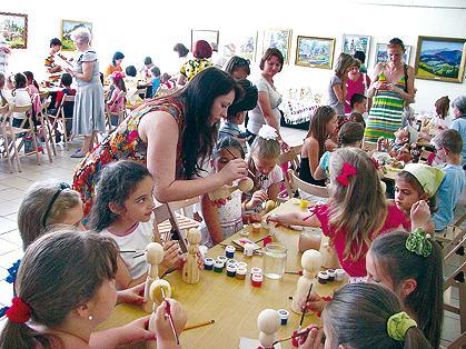 В Ужгороді дітей вчили самих виготовляти іграшки (ФОТО)