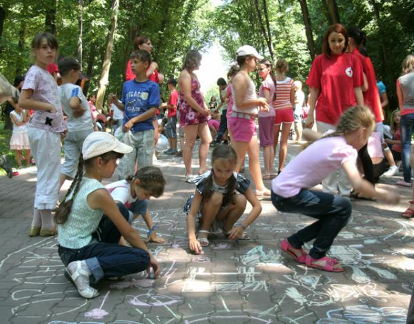 50 соціально незахищених дітей Ужгородщини стали учасниками акції «Радій – дитино» (ФОТО)