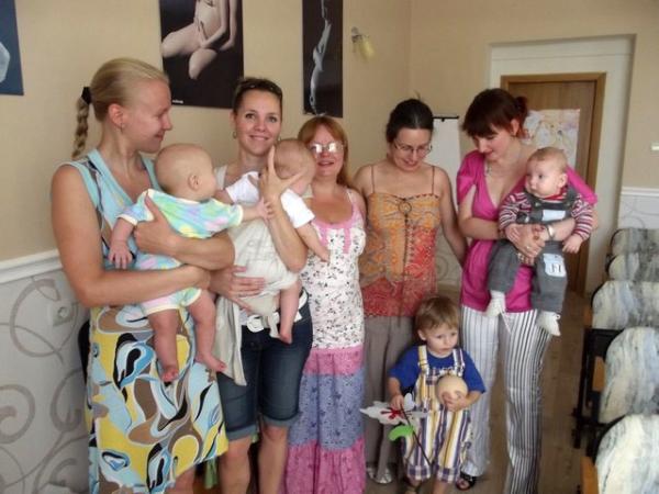 В Ужгороді для вагітних та матусь з немовлятами провели акцію "Вигодовуємо з любов'ю" (ФОТО)