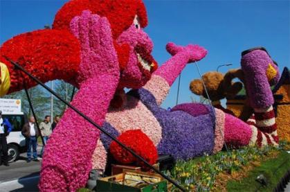 Одну з найкращих квіткових композицій цьогорічного Карнавалу квітів в угорському  Дебрецені привезуть в Ужгород  