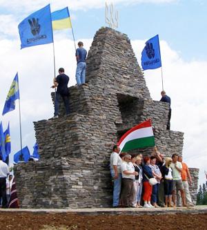 На Верецькому перевалі українці провели святкові заходи, приурочені до 20-ї річниці Незалежності України (ФОТО)