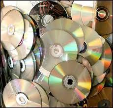 На ужгородському ринку правоохоронці вилучили півтори сотні "лівих" дисків