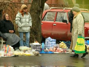 Ужгородська влада витіснила селян з ринку на тротуар