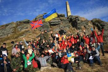 У Карпатах чемпіонат зі спортивного туризму завершився сходженням на гору Пікуй 