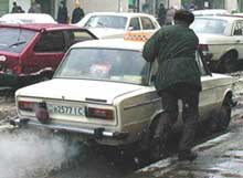 Ужгород: Аварійну ситуацію на автошляхах обласного центру Закарпаття найчастіше скоюють таксисти