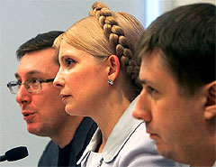 Тимошенко та Кириленко в присутності Луценка парафували угоду про створення коаліції