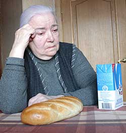 Янукович урізав доплату пенсіонерам-чорнобильцям