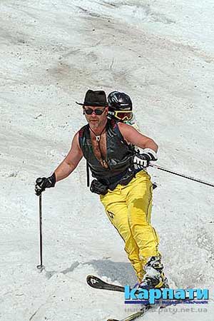 На Закарпатті альпіністи МНС врятували травмованого лижника з Харкова