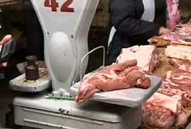 Закарпаття: Небезпечне м’ясо могло бути не лише на ринках, але й у супермаркетах