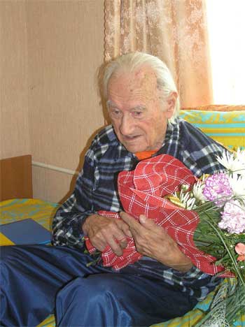 Керівник Закарпаття привітав художника Ернеста  Контратовича з 95-літтям