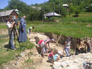 Закарпатські журналісти досліджували історію Грушевського монастиря, розкопки якого місцеві монахи ведуть незаконно?