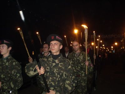 В Ужгороді вшанували воїнів УПА та Січових стрільців cмолоскипною ходою (ФОТО)