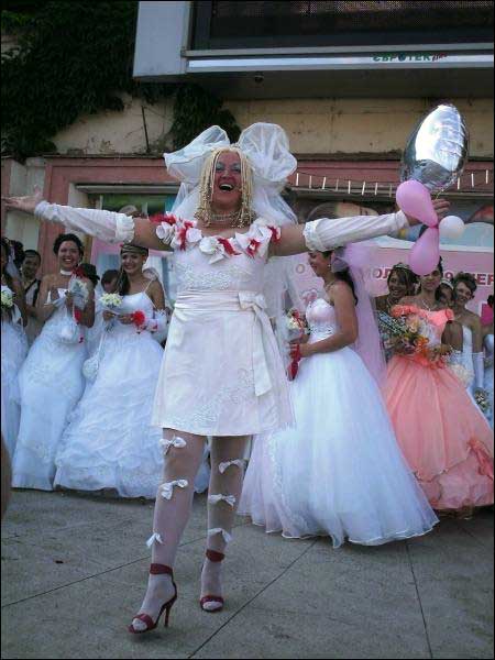 Самая старшая участница парада невест в Ужгороде 50-летняя Наталия Засухина. Она 18 лет счастлива в браке