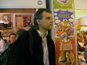 Александр Гаврош на Форуме издателей во Львове возле плаката своей новой книжки
