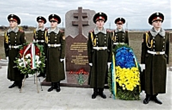 У Брянці на Луганщині відкрили меморіал закатованим військовополоненим та інтернованим угорцям 