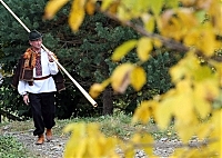 На праздники гуцулы Закарпатья охотно надевают традиционную одежду
