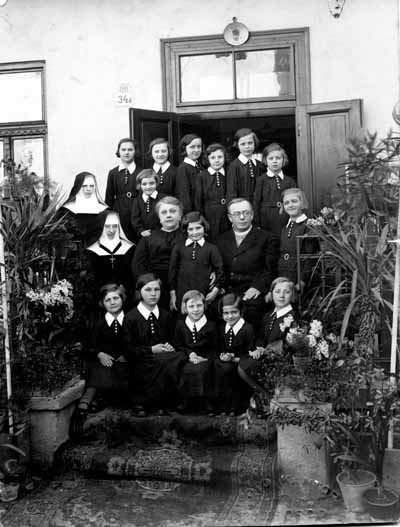 Августин Волошин з дружиною Іриною та дітьми