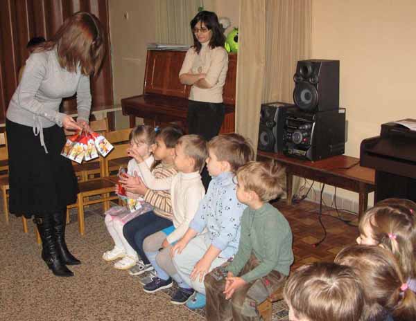 Виктор Балога и Единый Центр передали сладкие подарки от Святого Николая всем закарпатским детям