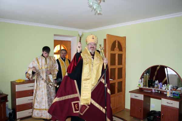 Глава греко-католиків Закарпаття освятив фару у Волівці