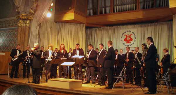 В Закарпатской областной филармонии состоялся концерт духового оркестра филармонии "На крыльях песни"