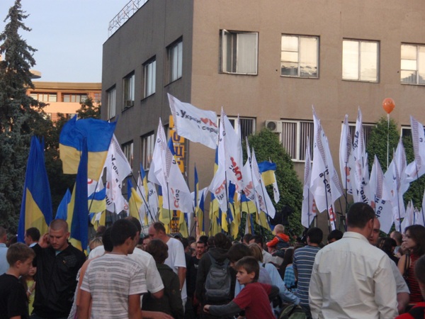 Зірковий колгосп Тимошенко продовжив зомбування електорату в Ужгороді