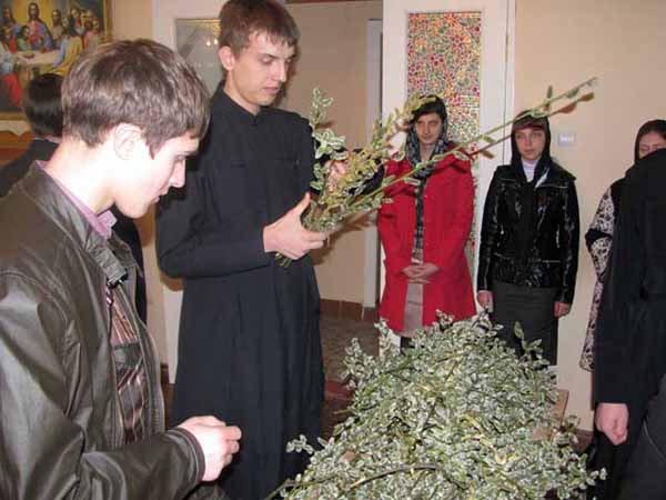 Вербное воскресенье студенты УУБА отметили праздничной литургией