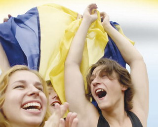 Все больше украинцев гордятся своим гражданством