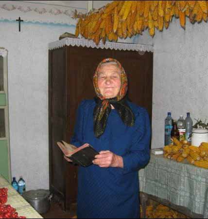 84-летняя закарпатка 47 лет молится за односельчан
