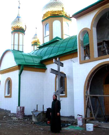 Закарпатье: В Грушевском монастыре "обрезки" газовых баллонов заменили новыми колоколами