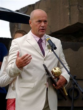 По случаю праздника мэр Ужгорода Ратушняк стал казаком, а главный милиционер Закарпатья Кононенко - генерал-майором