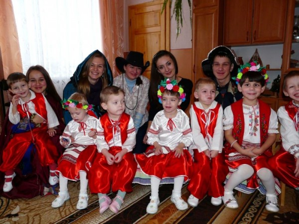 Студенты ЗакГУ собрали 10 тысяч гривен для обездоленных детишек Закарпатье