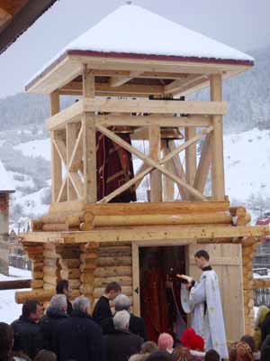 Председатель Закарпатского облсовета купил три колокола для церкви в Межгорье (ДОПОЛНЕНО, ФОТО)