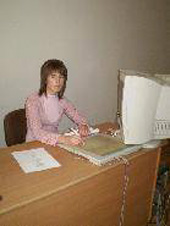 Колишня безробітна Мар'яна Шкарта нині працює конструктором одягу на ужгородській "Сілені"