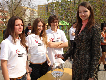 У Закарпатському державному університеті відбулася акція "Кинь цигарку – випий мінералку!"