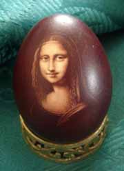 Закарпатка Тетяна Бартош вишкрябує на яйці унікальні портрети