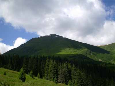 Хто "повандалив" на вершині гори Петрос: природа чи туристи? (ФОТО)