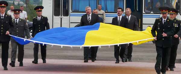 В рамках відзначення Дня Державного Прапора України на Закарпатті встановлено близько 12 тисяч прапорів