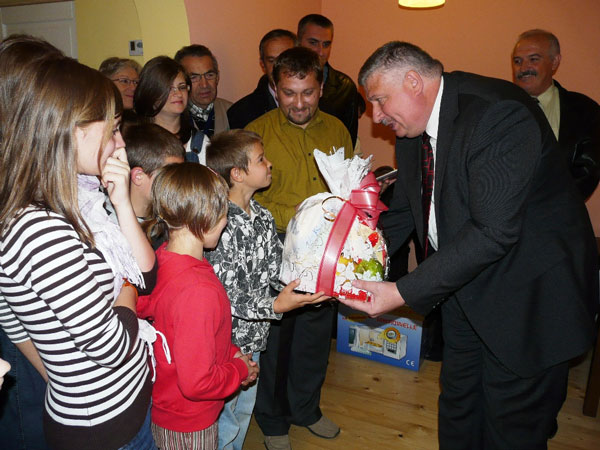 Закарпаття: У селі Невицьке відкрили дитячий будинок сімейного типу (ФОТО)