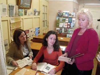 В бібліотеці УжНУ пройшла виставка, присвячена 1116 річниці Ужгорода