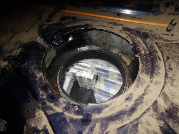 Закарпатець намагався вивезти контрабандні сигарети в паливному баку свого авто (ФОТО)