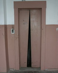 В Ужгороді підлітки понівечили понад 20 ліфтів