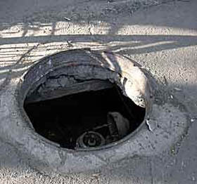 Закарпатська міліція розшукує  викрадачів каналізаційних люків
