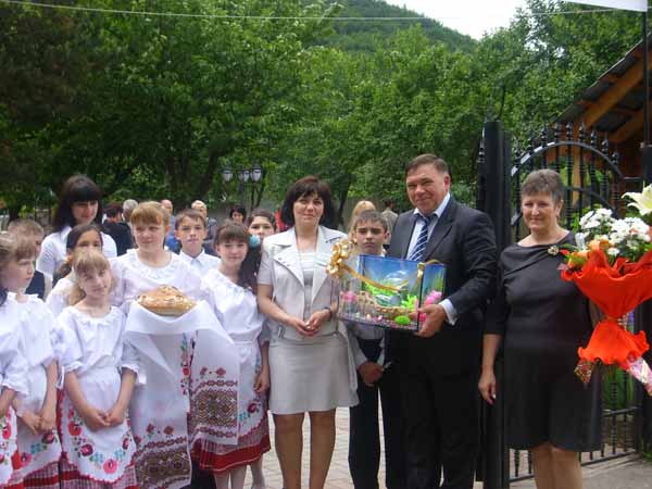 Закарпатська "Сильна Україна" опікується дітьми, позбавленими батьківської уваги