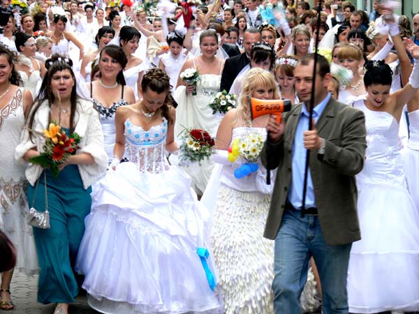 В Ужгороді відбувся Парад наречених (ФОТОРЕПОРТАЖ)