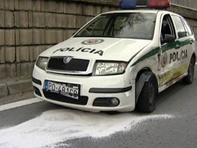 У словацькому Пряшеві закарпатець на каміоні зніс з дороги поліцейське авто (ФОТО)